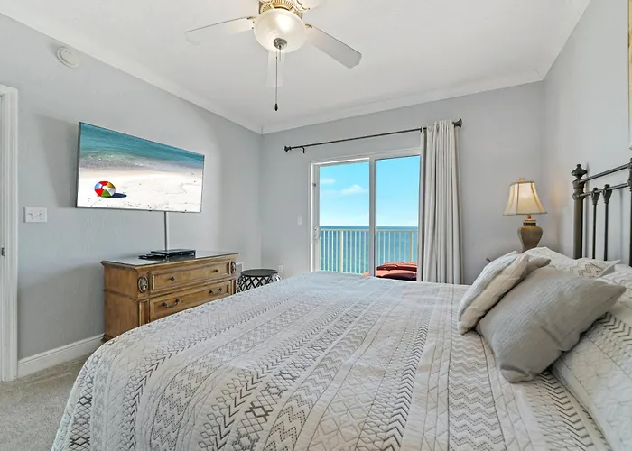 Holiday home Crystal Shores West 702