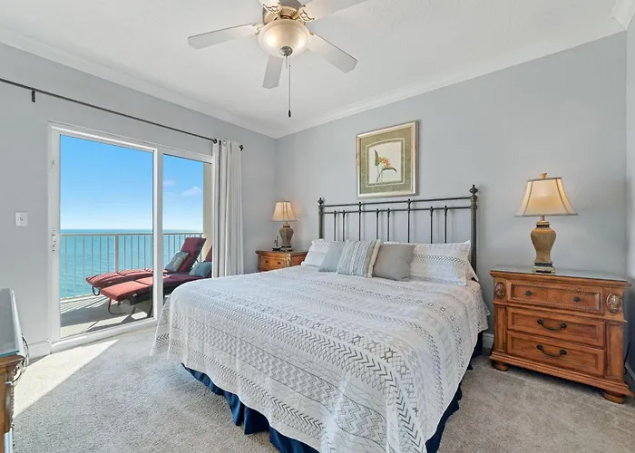 Crystal Shores West 702 *